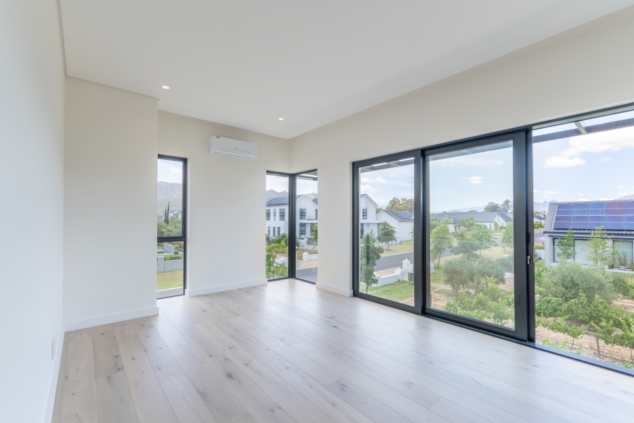 To Let 4 Bedroom Property for Rent in Val De Vie Estate Western Cape